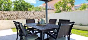 a black table and chairs on a patio at Kuća za odmor Doris in Ražanac