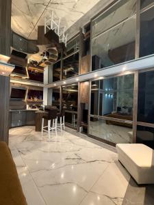 Fotografia z galérie ubytovania DeLuxury Mirror Apartament Centrum vo Varšave + 37 fotografií