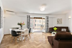 a living room with a table and a couch at Suite de Dijon FSHH in Nice