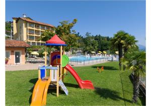 Bazén v ubytování Hotel Residence Zust nebo v jeho okolí
