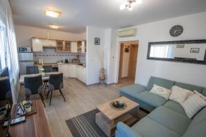 Kuchyň nebo kuchyňský kout v ubytování Apartment Ana