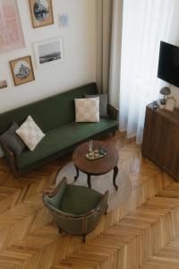 Televízia a/alebo spoločenská miestnosť v ubytovaní NEW - Golden Central Budapest Apartment