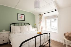 Voodi või voodid majutusasutuse Honeysuckle Cottage toas