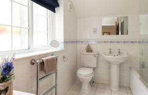 Vannituba majutusasutuses Honeysuckle Cottage +11 fotot