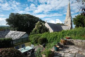 Aed väljaspool majutusasutust Honeysuckle Cottage