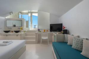 TV a/nebo společenská místnost v ubytování Diamond Luxury Suites Collection