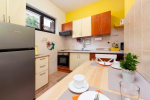 Kuchyň nebo kuchyňský kout v ubytování Apartments Erik B&B Adults only