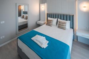 a bedroom with a large bed with a mirror at Cazare Apartmente in SolidHouse Mamaia in Mamaia