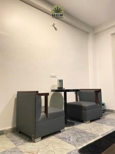 HOM House of MannMauji Riverside kasol的休息区
