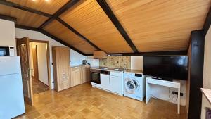 Kuchyň nebo kuchyňský kout v ubytování Monteurwohnung Vicy mit Gartenblick