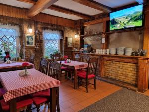 En restaurant eller et andet spisested på SCOTS pokoje gościnne + 54 billeder