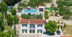 Πισίνα στο ή κοντά στο VILLA B2B with heated pool and panoramic sea views