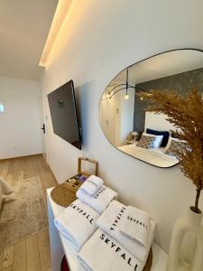 TV a/nebo společenská místnost v ubytování B&B Skyfall + 37 fotografií