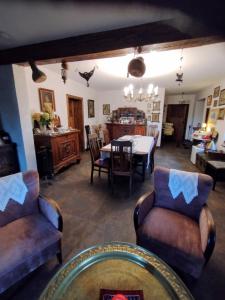 a living room with a table and chairs at Agroturystyka Rawiczówka in Brzeżno