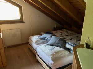 Postel nebo postele na pokoji v ubytování Chalet Les Rhodos appartement le Yeti