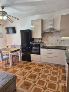 Kuchyňa alebo kuchynka v ubytovaní Apartmens Špiko 2