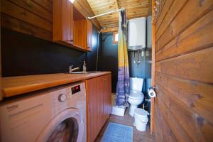 Koupelna v ubytování Yeniliman Bungalov Evleri - Ilgın Adlı Ev-Karaburun- İzmir