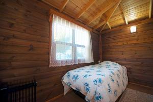 Postel nebo postele na pokoji v ubytování Yeniliman Bungalov Evleri - Ilgın Adlı Ev-Karaburun- İzmir