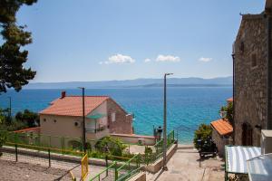 a view of the ocean from a building at Old Town Accommodation in Bol