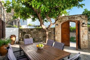 Patio nebo venkovní prostory v ubytování Villa Claudia in Lardos