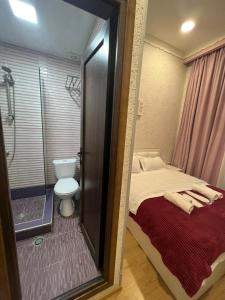 Koupelna v ubytování Cozy Rooms Tbilisi