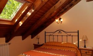Posteľ alebo postele v izbe v ubytovaní Apartaments La Llucana