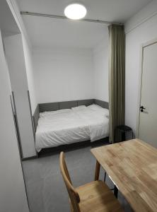 Postel nebo postele na pokoji v ubytování Little Mango Inn
