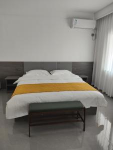 Postel nebo postele na pokoji v ubytování Little Mango Inn