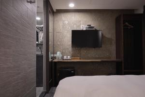 Ein Bett oder Betten in einem Zimmer der Unterkunft Shanmian Unmanned Hotel