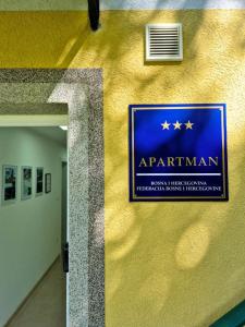 a sign on the side of a building at Apartman Alemina - mirna lokacija blizu centra, priroda i privatnost in Cazin
