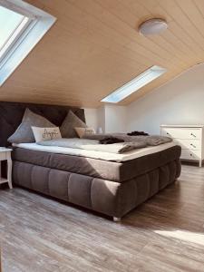 a bedroom with a large bed in a attic at Ferienwohnung Dreiflüsse in Hannoversch Münden