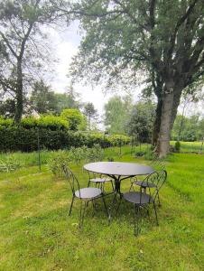 Vonkajšia záhrada v ubytovaní Le Tigîte B&B, Suite autonome avec entrée indépendante, petit-déj et linge fourni, pour 1 à 4p -Queen size et canapé lit double-