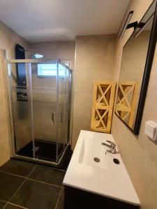 Koupelna v ubytování Cala Beach + 9 fotografií