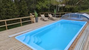 Bazén v ubytování Hundi Holiday Home Cabin "Paat" nebo v jeho okolí