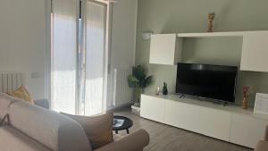 Televízia a/alebo spoločenská miestnosť v ubytovaní Casa Carlotta Lake Como