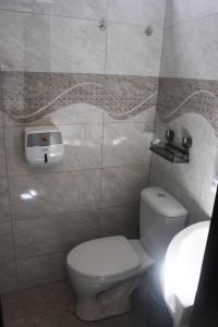 Koupelna v ubytování Susannas Apartment with Panoramic Mountain View