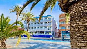 Bazén v ubytování Hotel Neptuno nebo v jeho okolí