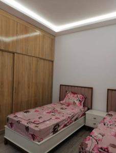 En eller flere senge i et værelse på Haouaria