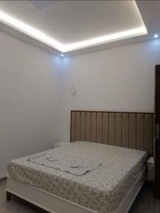 En eller flere senge i et værelse på Haouaria