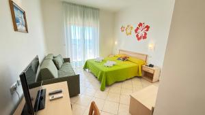 Ένα ή περισσότερα κρεβάτια σε δωμάτιο στο Ibisco Hotel