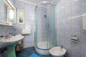 Koupelna v ubytování Guest House Međine