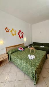 Ένα ή περισσότερα κρεβάτια σε δωμάτιο στο Ibisco Hotel