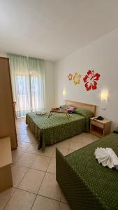 Ένα ή περισσότερα κρεβάτια σε δωμάτιο στο Ibisco Hotel