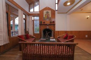 Gallery image of The Applewood Villa in Manali Romantic Stay in Manāli