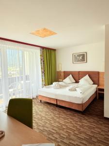 Postel nebo postele na pokoji v ubytování Hotel Achentalerhof