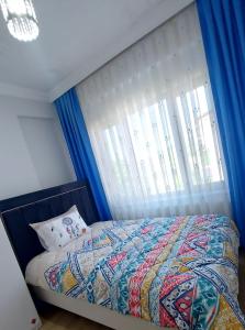 Katil atau katil-katil dalam bilik di Seafront Apartment by the sea and with a beach and with big garden