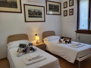 Postel nebo postele na pokoji v ubytování Casa Intignano - appartamento con terrazzo vista lago
