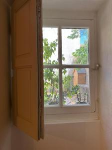 an open window in a room with a view at La Maisonnette in Nîmes +6 photos