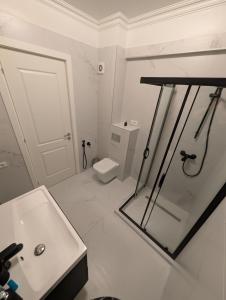 Ένα μπάνιο στο Luxury Hideaway, Parking & Self Check-In in Pipera - North Bucharest