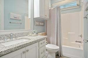 Ένα μπάνιο στο Once Upon A Tide 4BR Beach Getaway +30 φωτογραφίες